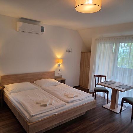Adam Apartmanhaz Siófok Zewnętrze zdjęcie