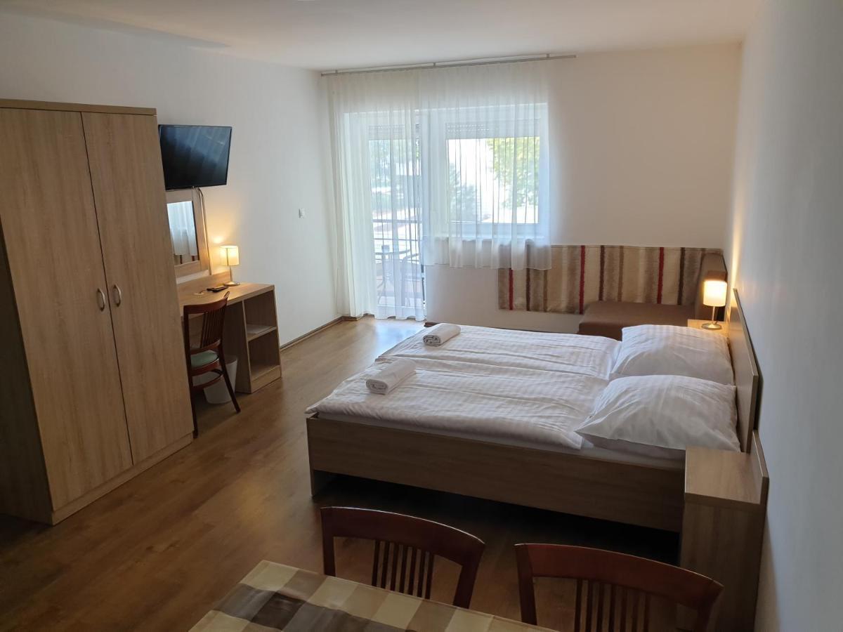 Adam Apartmanhaz Siófok Zewnętrze zdjęcie