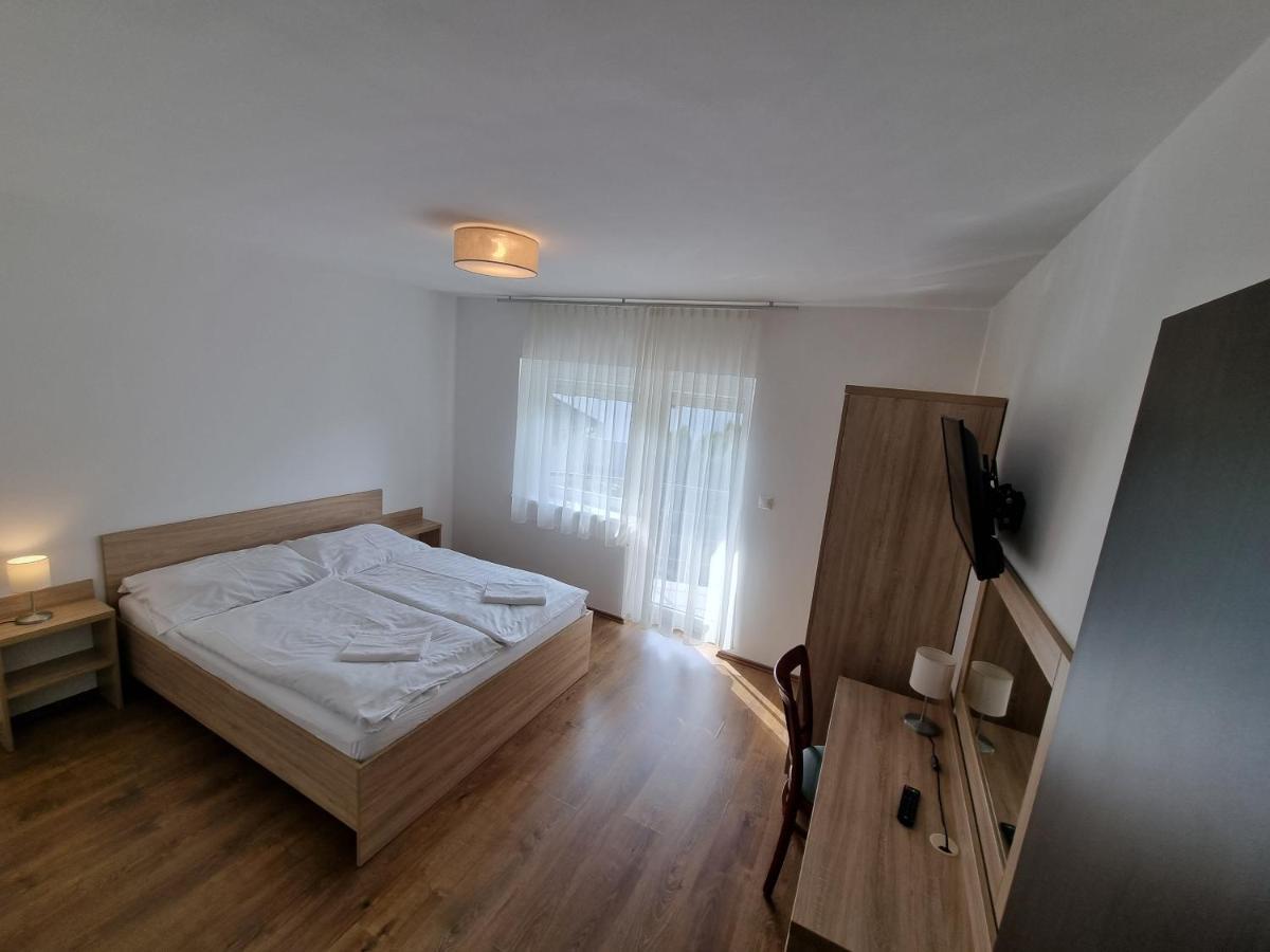 Adam Apartmanhaz Siófok Zewnętrze zdjęcie
