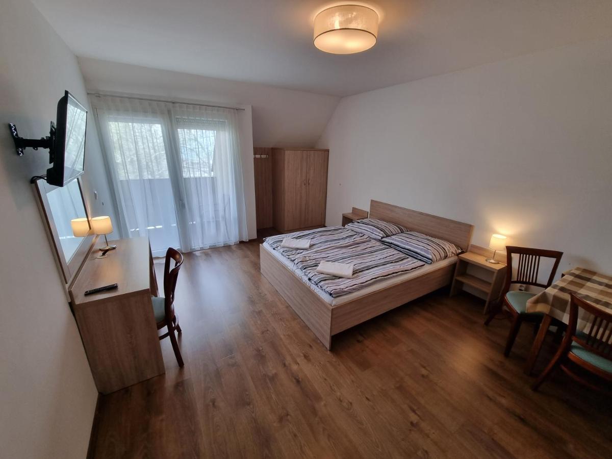 Adam Apartmanhaz Siófok Zewnętrze zdjęcie