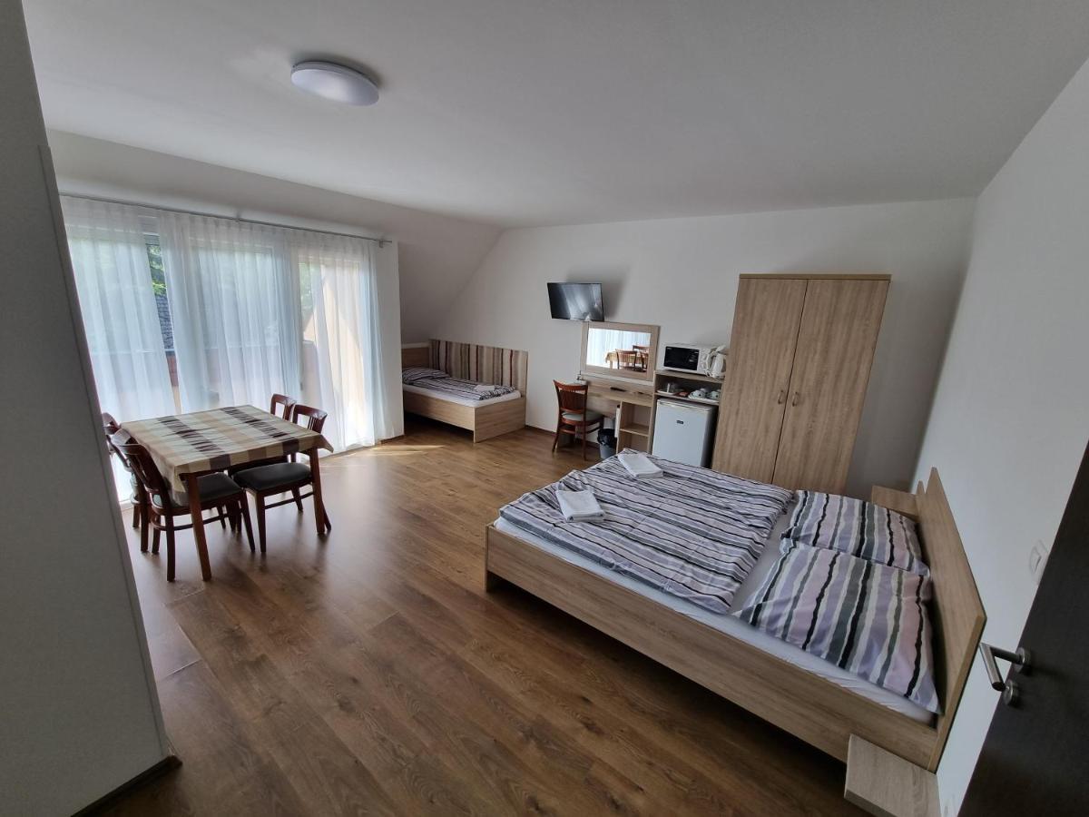 Adam Apartmanhaz Siófok Zewnętrze zdjęcie