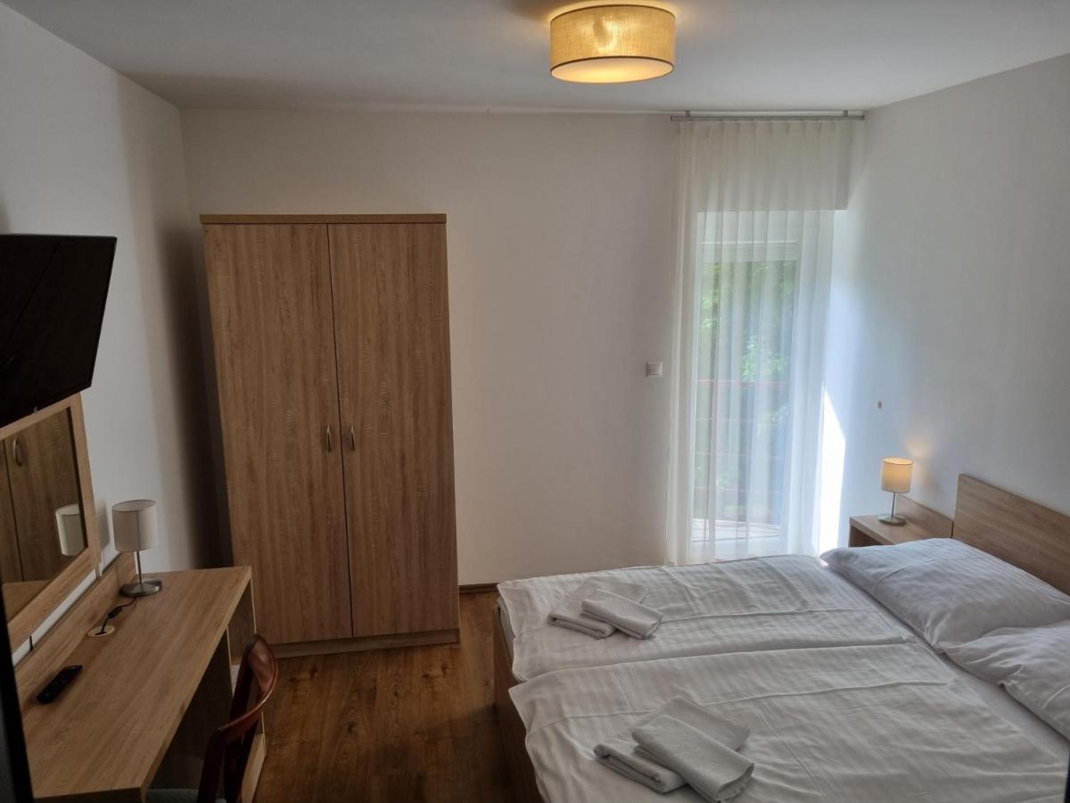 Adam Apartmanhaz Siófok Zewnętrze zdjęcie