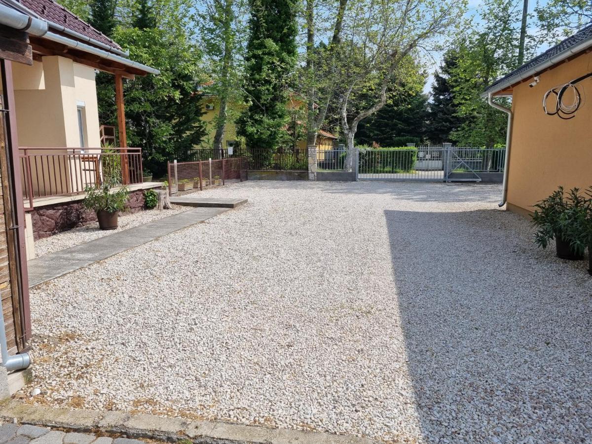 Adam Apartmanhaz Siófok Zewnętrze zdjęcie