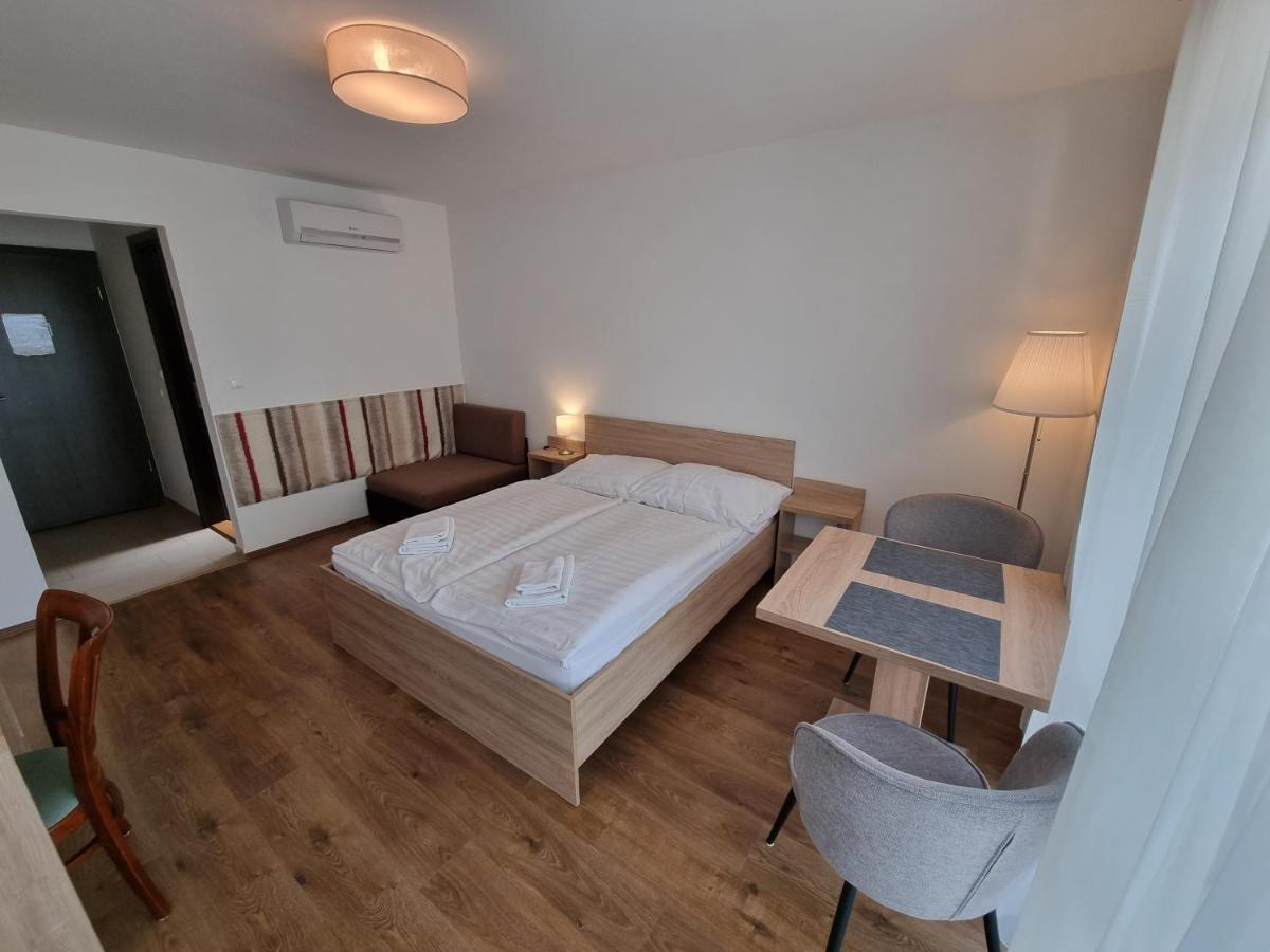 Adam Apartmanhaz Siófok Zewnętrze zdjęcie