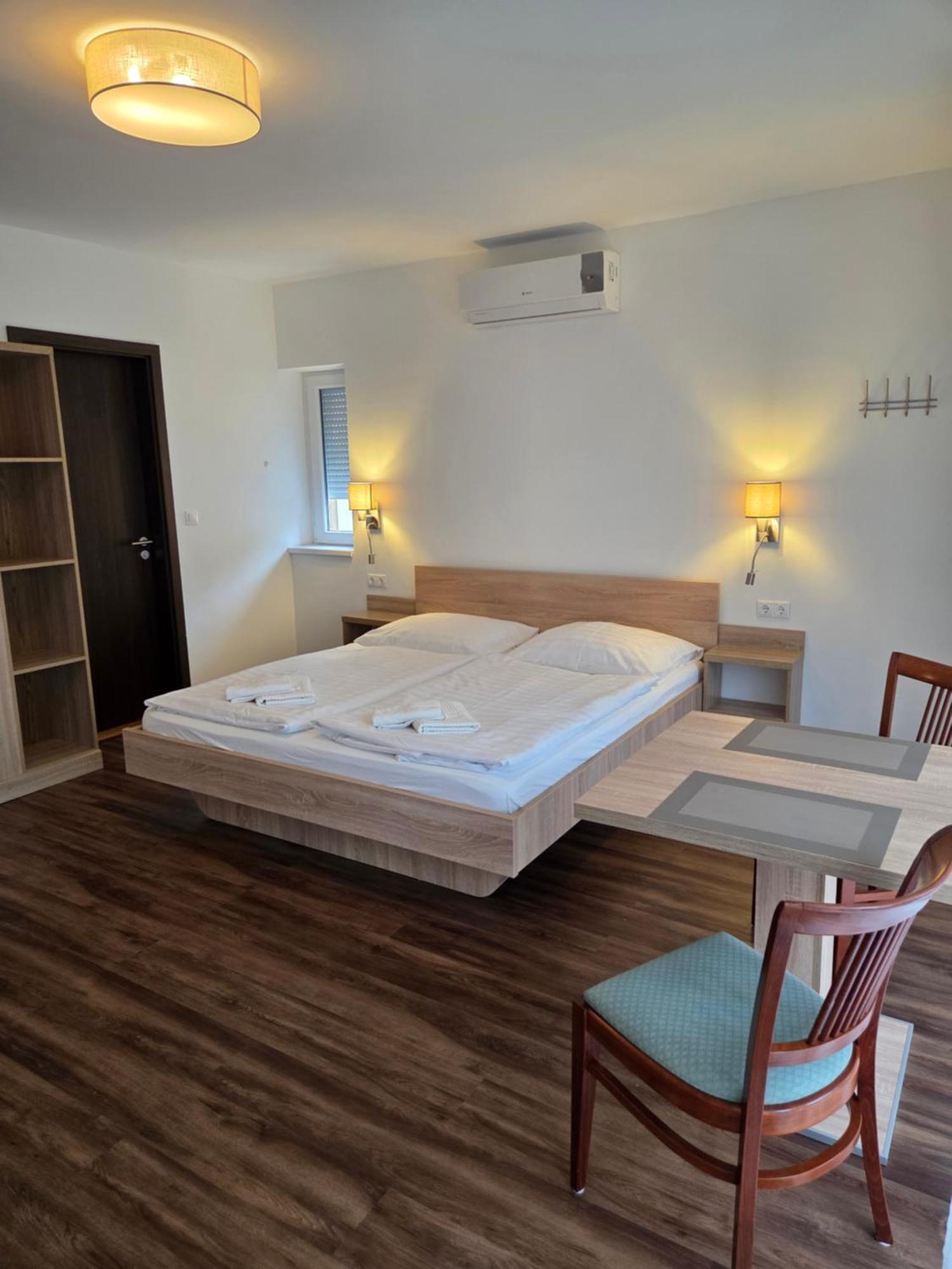 Adam Apartmanhaz Siófok Zewnętrze zdjęcie