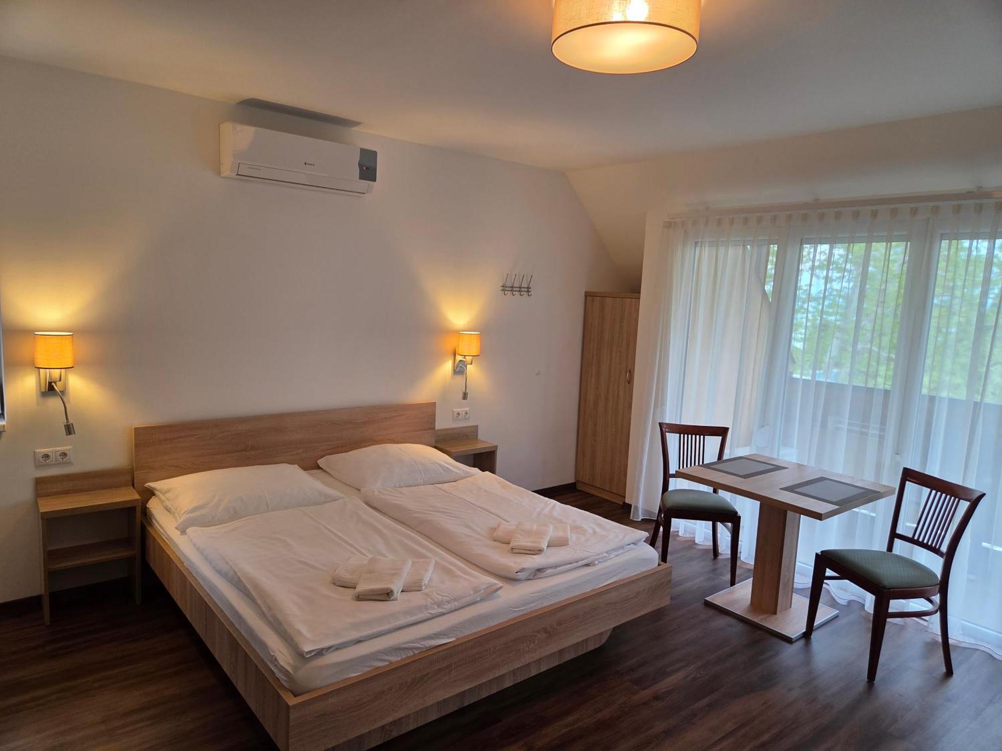 Adam Apartmanhaz Siófok Zewnętrze zdjęcie