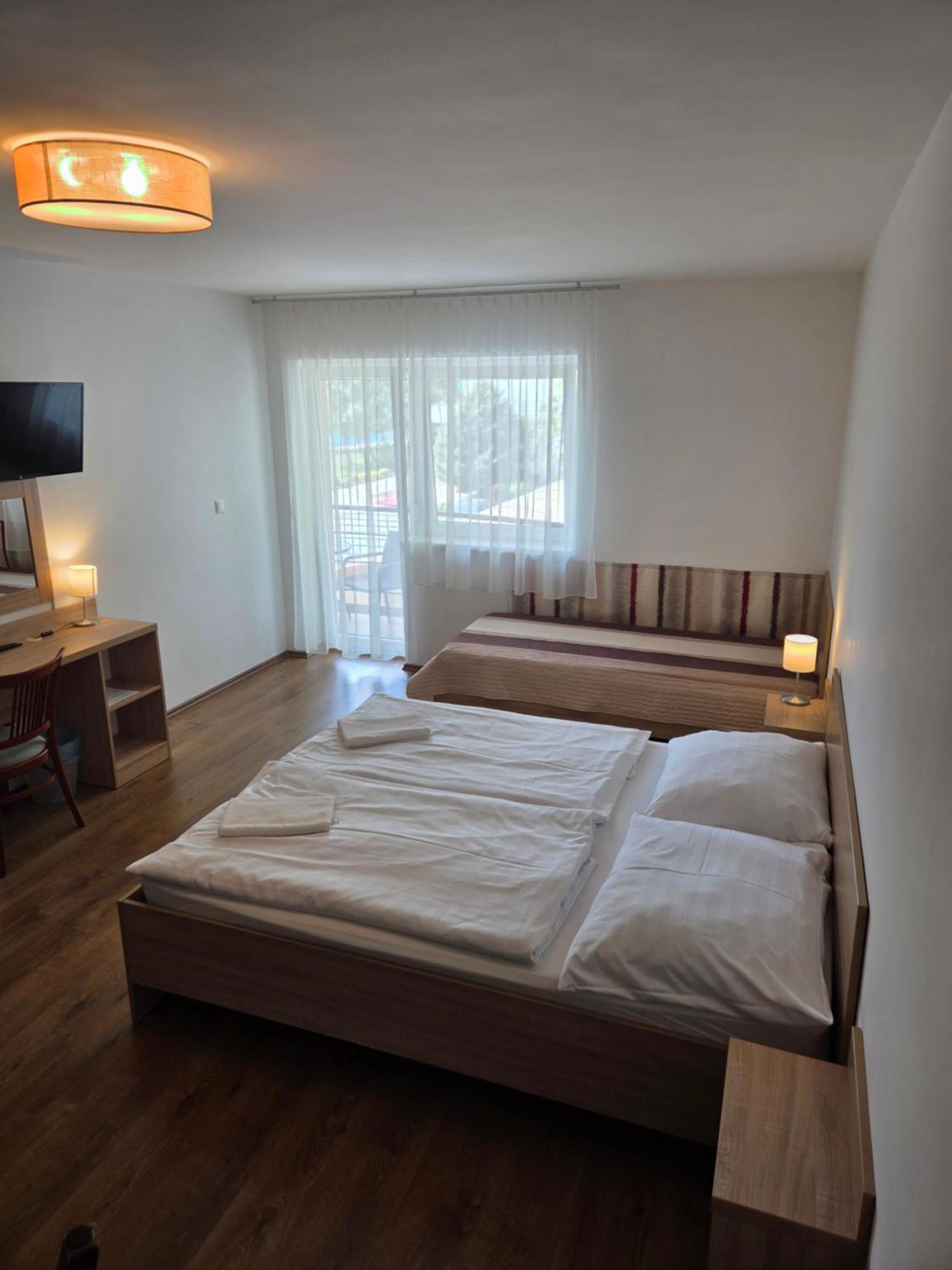Adam Apartmanhaz Siófok Zewnętrze zdjęcie