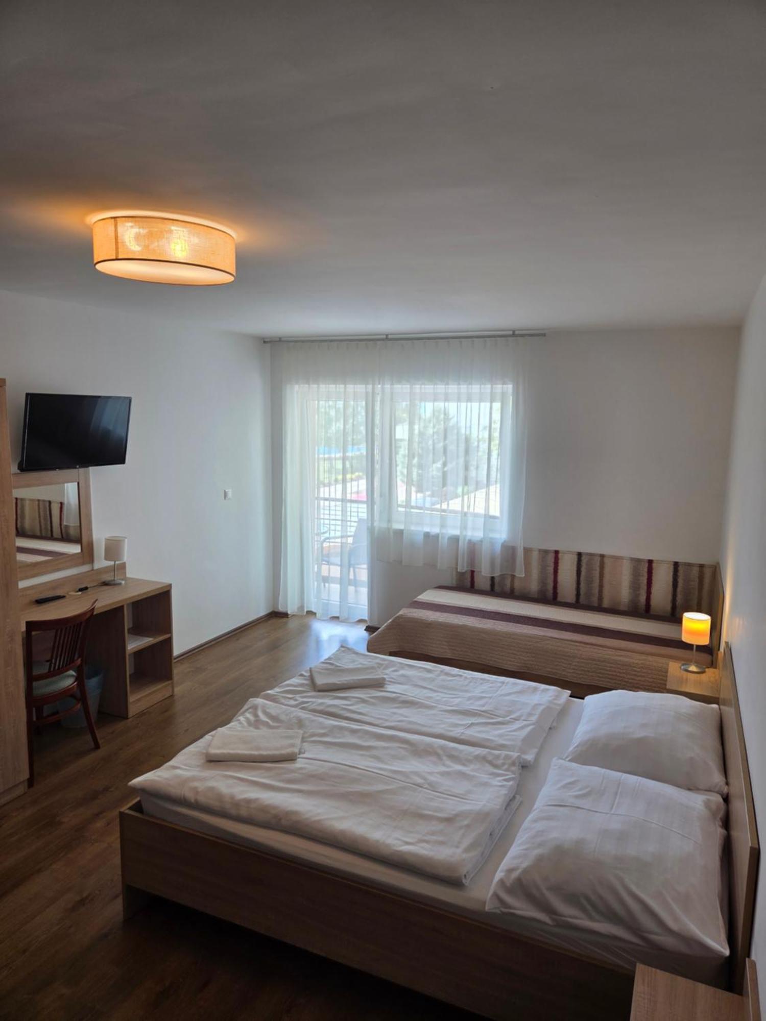 Adam Apartmanhaz Siófok Zewnętrze zdjęcie