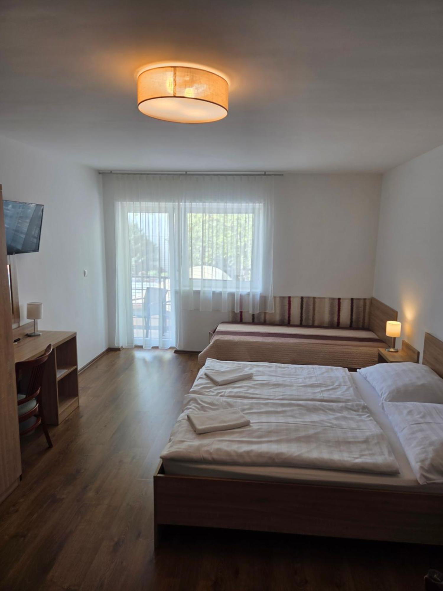 Adam Apartmanhaz Siófok Zewnętrze zdjęcie