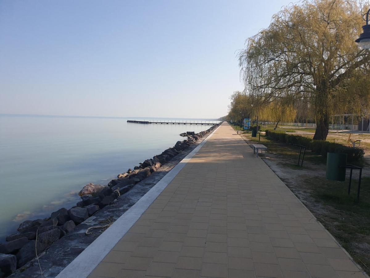 Adam Apartmanhaz Siófok Zewnętrze zdjęcie